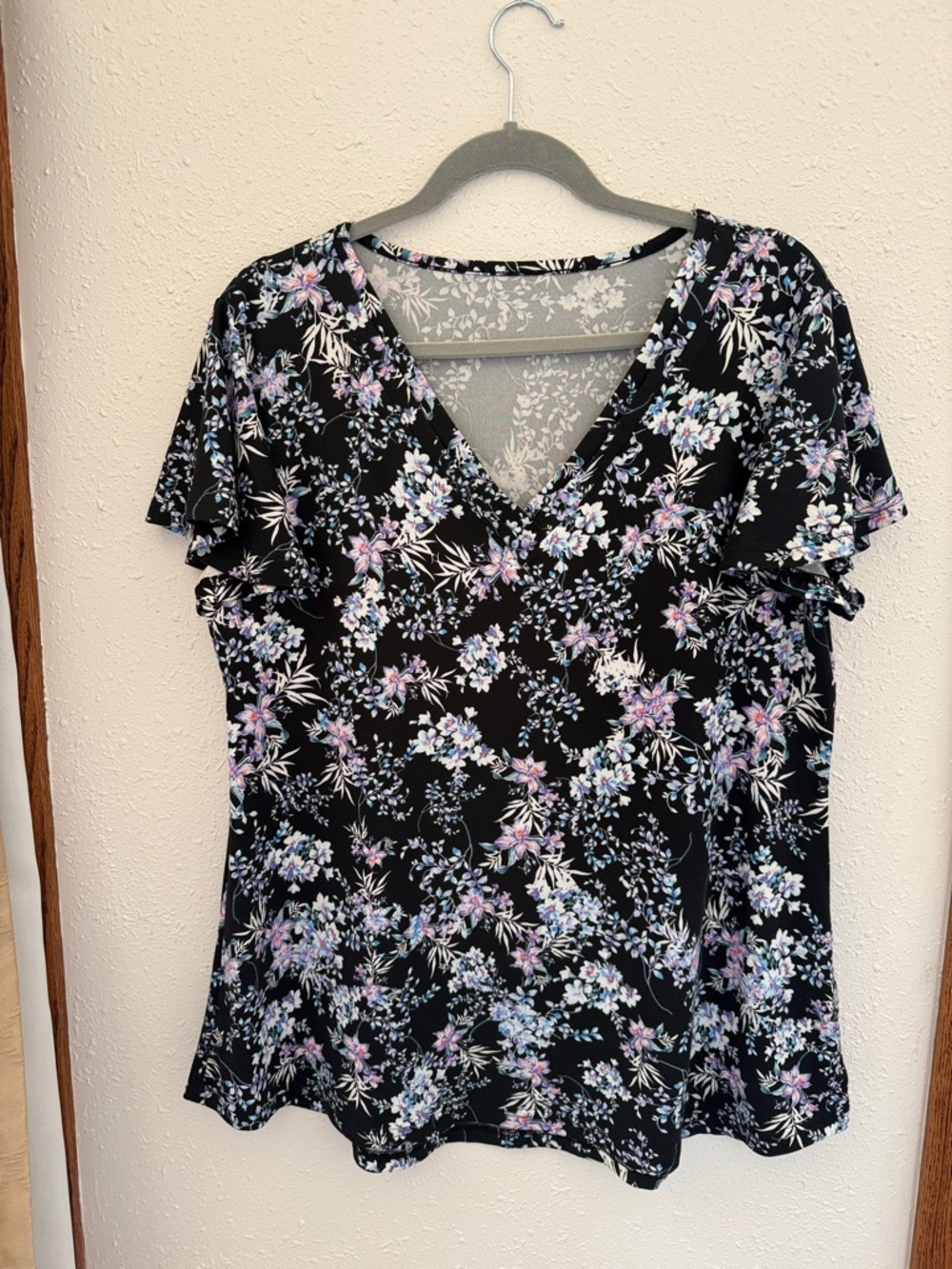Source Unknown Black V-Neck Short Sleeve Floral Top